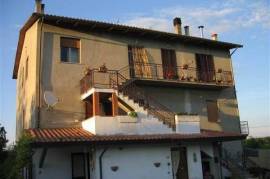 CDL5828 - Detached flat with annex and garden