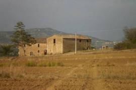 M6168 - Casale in pietra e mattoni su due livelli con annesso e 2 ettari di terreno