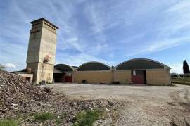 CDL1367 - Industrial building and warehouse with offices and large plot of land
