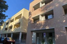 PG4174 - Centrally located studio with balcony and parking space