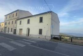 GR8804- Ground floor on two levels with garden and outbuilding