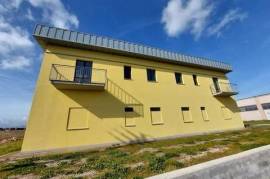 CDL1365 - Commercial/industrial premises on two levels