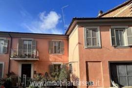 Nel caratteristico borgo di Castiglione in Teverina panoramica casa indipendente con balconi , garage e giardino privato