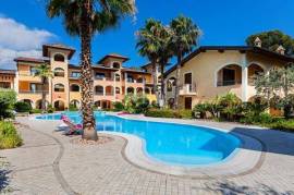 Three-room apartment in residence with swimming pool