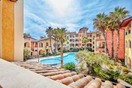 Three-room apartment in residence with swimming pool