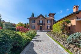 Wonderful Villa with pool and private park