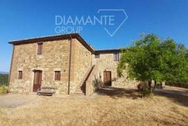 AZ326 - Farm with two farmhouses, stables, barn and 84 hectares of land in the nature reserve