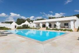 Villa Romantica with Trulli and Lamia