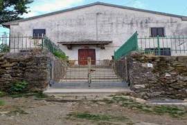 5-bedroom partially renovated Casa Berceto