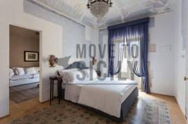 Restored Luxury Apartment with terrace in Ortigia
