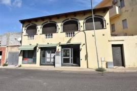 Oristano - Commercial Opportunity with Terrace – Ideal for a Bar, Restaurant, or Office!