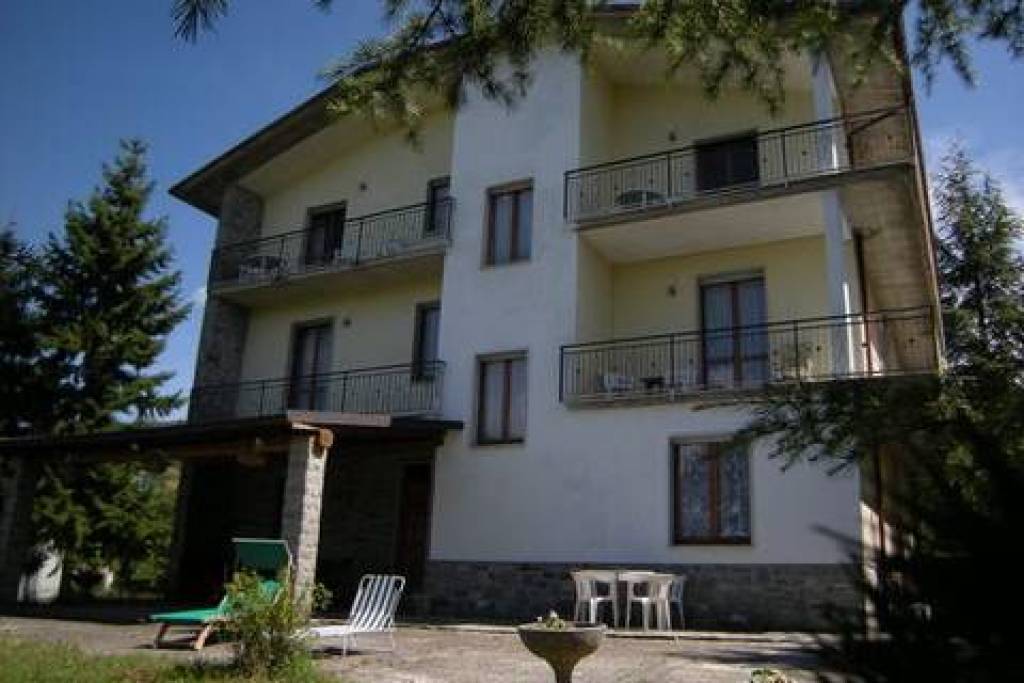Casa Appenninia - 4-apartments detached property with garden