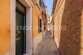 Typical blocchetto in the heart of Cannaregio
