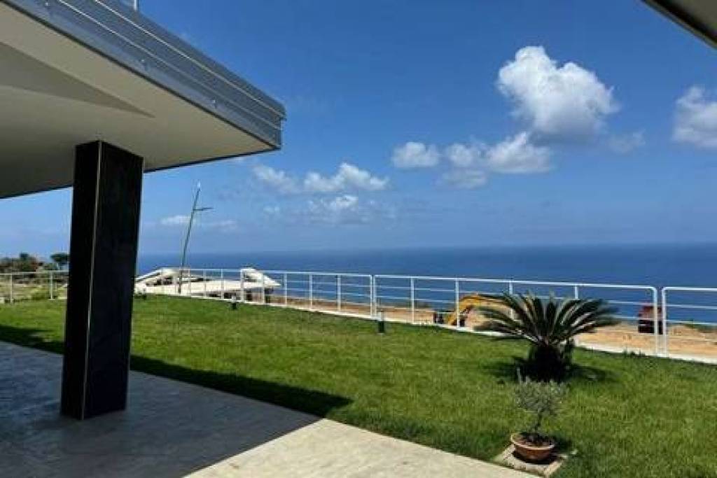 Villa Paradise - A project of 43 villas arranged on three terraces that allow all villas to enjoy the sea view, at 1.5 km from the center of Zambrone, 5 minutes from the sea.