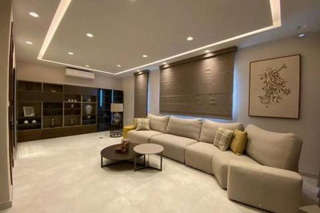 Attractive Scenic Penthouse