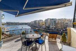 Spinola Townhouse and Two Apartments