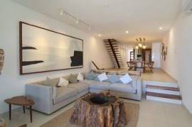 SUBLIME HOUSE IN FRONT OF THE SEA