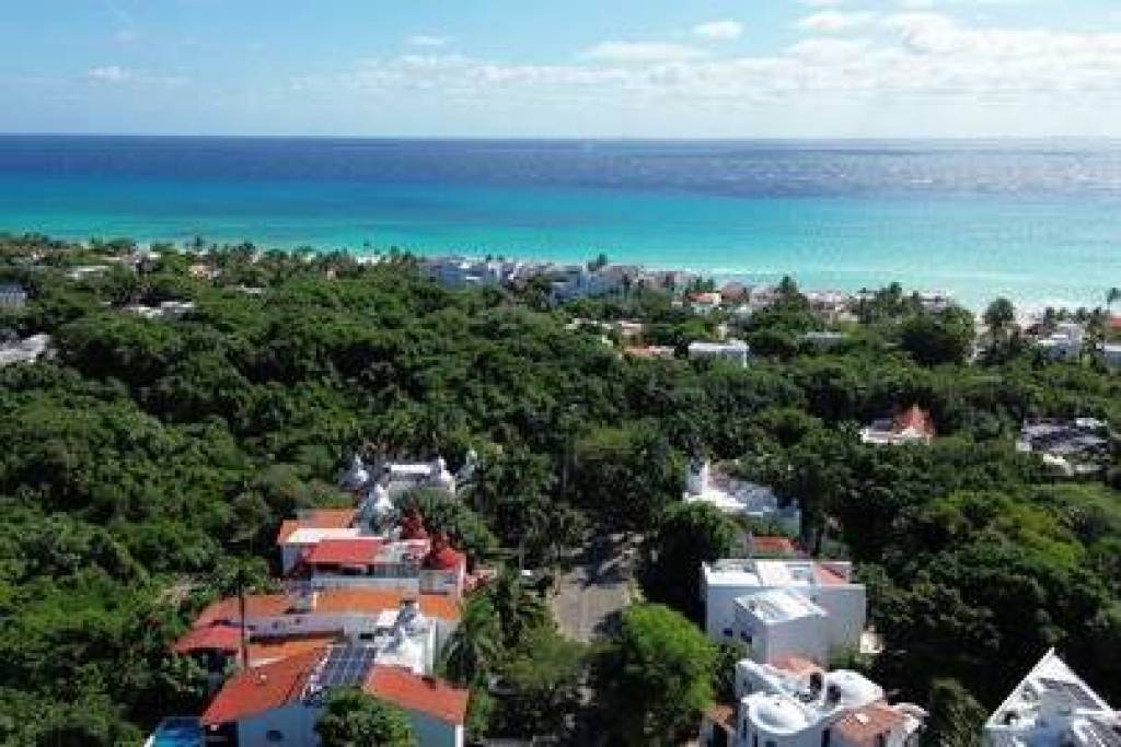 VILLA NEAR THE OCEAN
