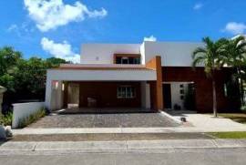 HOUSE WITH A PRIVATE POOL