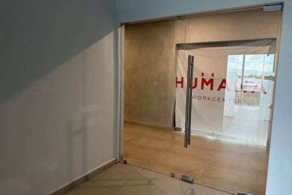 AUCTION OFFICE 202 SUITABLE FOR SALE IN FRONT OF STARBUCKS PLAYA DEL CARMEN
