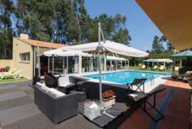 Venda de moradia com piscina e amplo jardim, Espinho