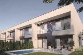Moradia T4 geminada com piscina, para venda, na Maia