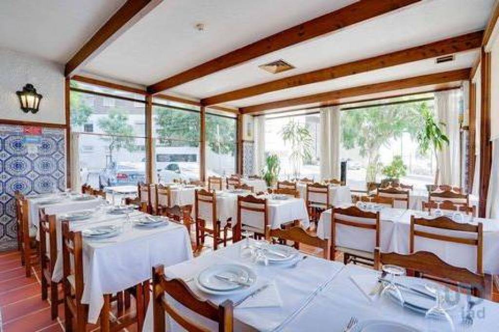 Restaurante em Lumiar de 104,00 m²