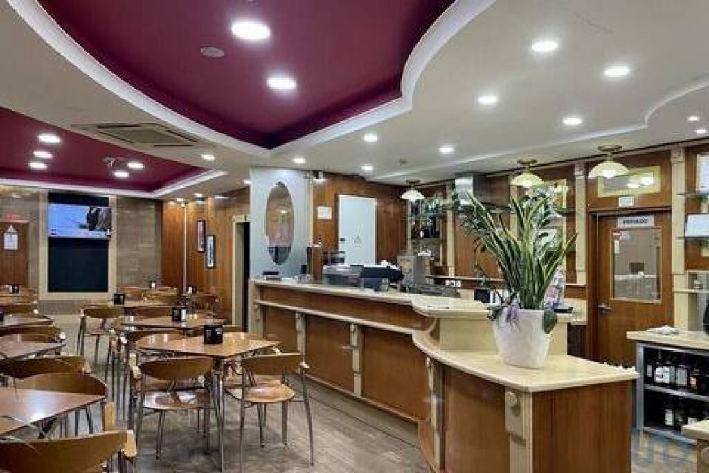 Padaria/confeitaria em Oliveira do Bairro de 127,00 m²