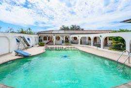 Moradia V6 com piscina e jardim, à venda, na Maia