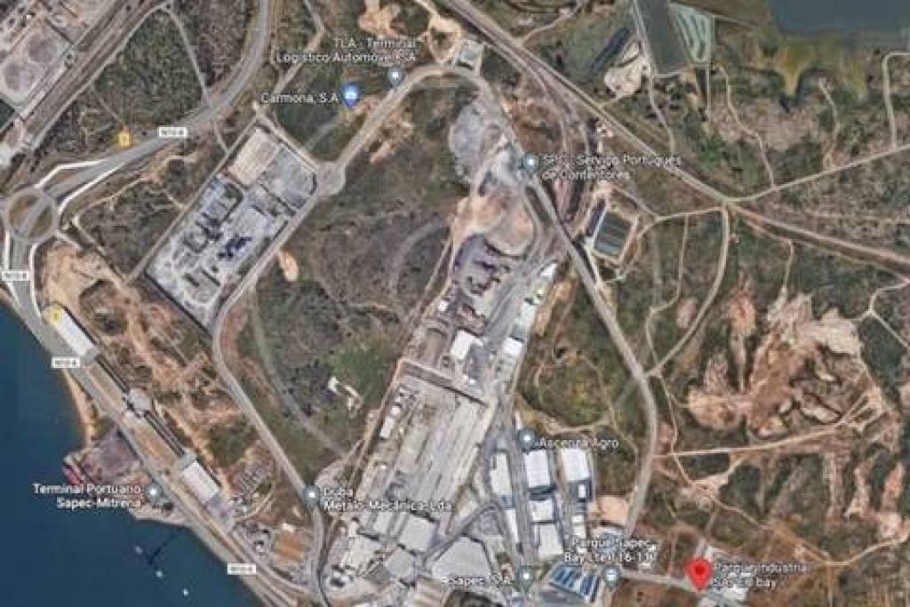 Plot of land on the Setúbal Peninsula
