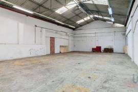 Loja / Estabelecimento Comercial em Esmoriz de 734,00 m²