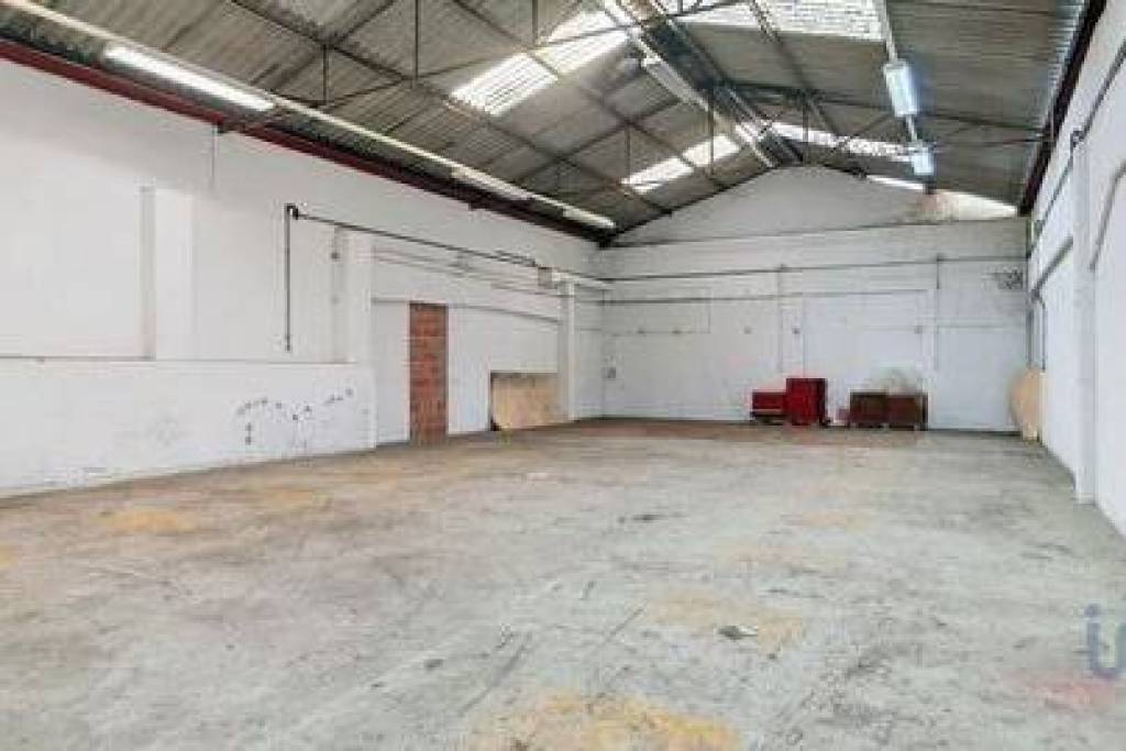 Loja / Estabelecimento Comercial em Esmoriz de 734,00 m²