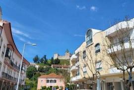 Loja / Estabelecimento Comercial em Porto de Mós - São João Baptista e São Pedro de 261,00 m²