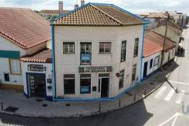Prédio T1 em Vieira de Leiria de 170,00 m²