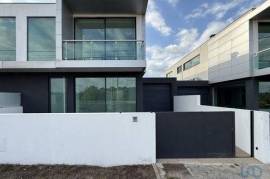 Casa / Villa T4 em Oliveirinha de 199,00 m²