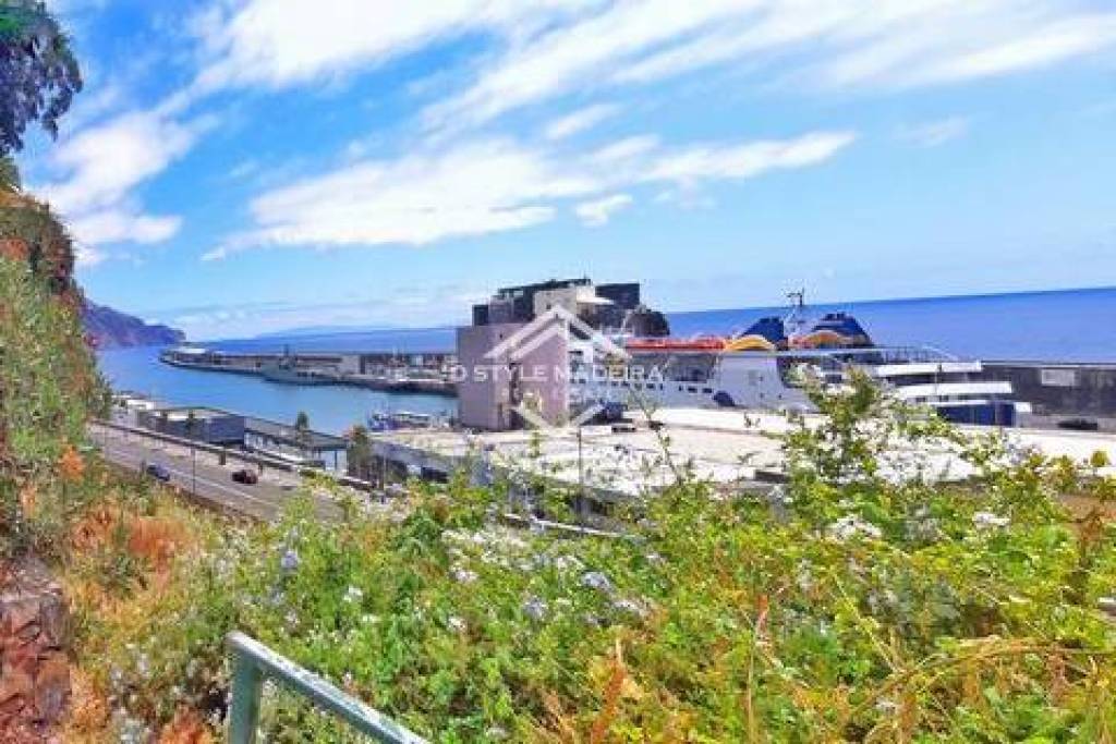 Armazém comercial no centro do Funchal, Ilha da Madeira