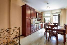 House / villa for sale 516 sqm in Constanta, Trocadero area