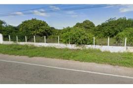 Spacious building plot close to the beach near Majorlândia