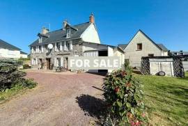 Detached House with Garden by the Coast