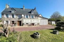 Detached House with Garden by the Coast