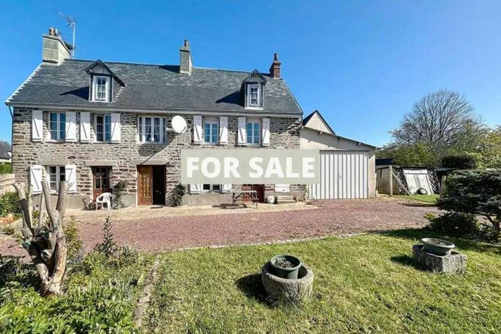 Detached House with Garden by the Coast