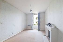 Manor House Style Property with Garden