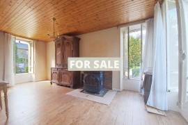 Manor House Style Property with Garden