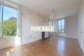 Manor House Style Property with Garden