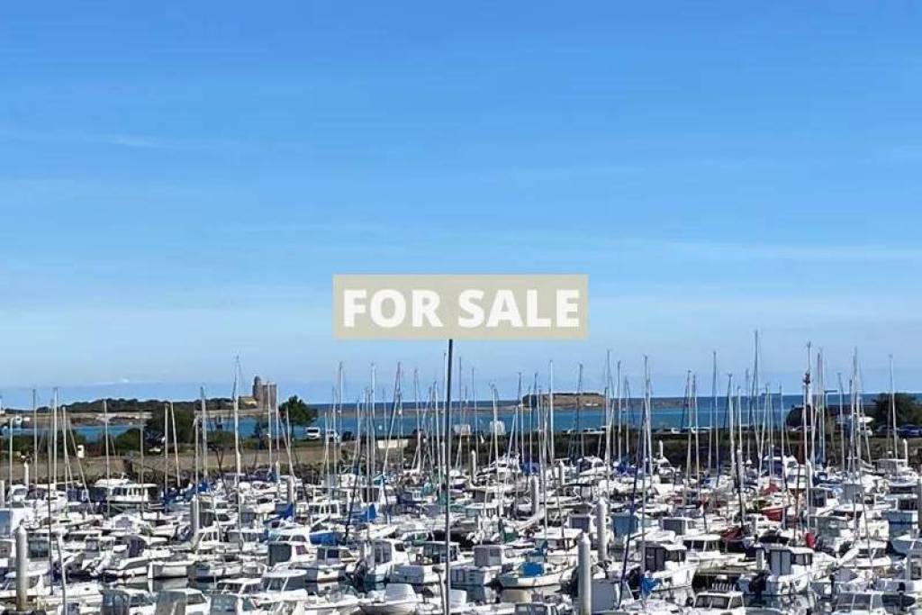 Recently Renovated House with Harbour Views