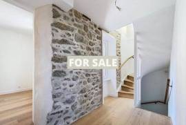 Recently Renovated House with Harbour Views