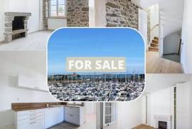 Recently Renovated House with Harbour Views