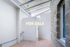 Recently Renovated House with Harbour Views