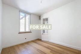 Recently Renovated House with Harbour Views
