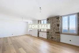 Recently Renovated House with Harbour Views